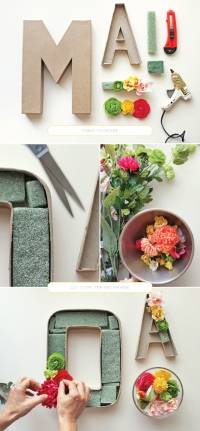 Lettre en papier maché décorée avec des fleurs artificielles