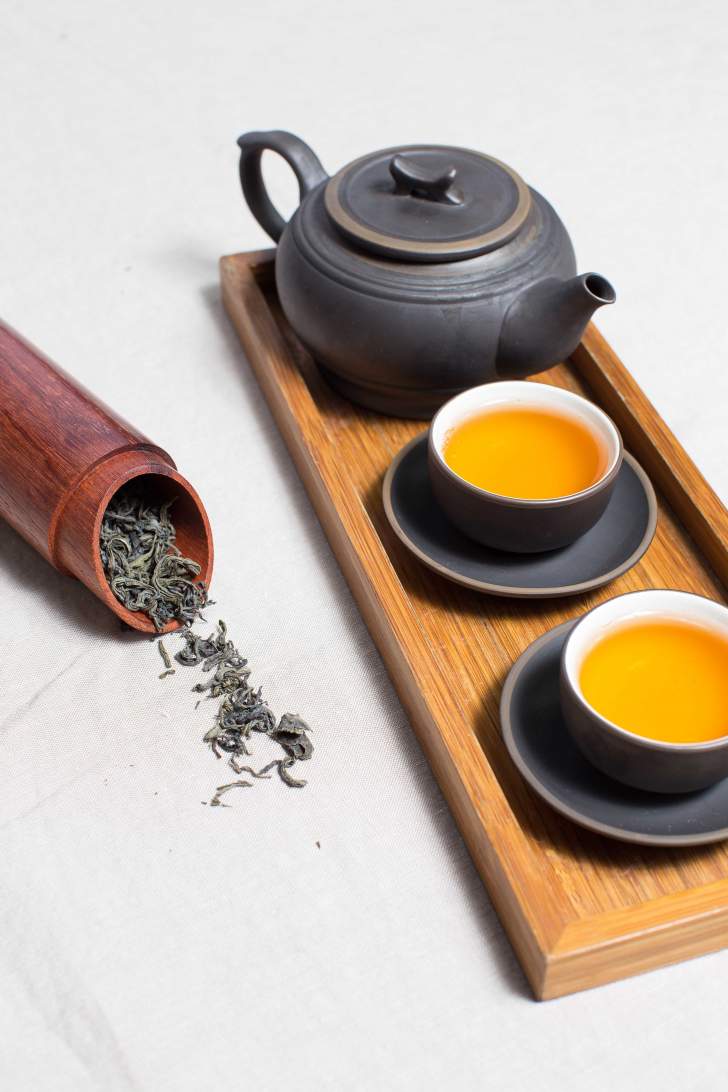 théière et tasses de thé japonais 