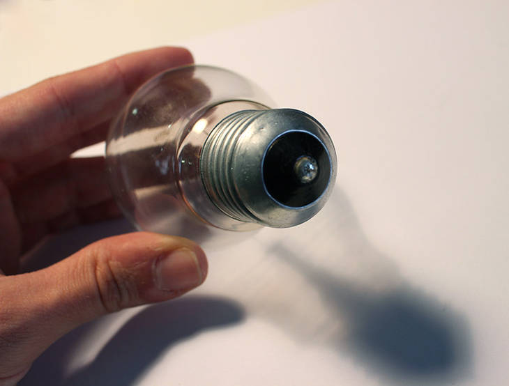 Vider une ampoule usagée