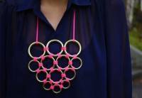 Collier avec des anneaux de laiton