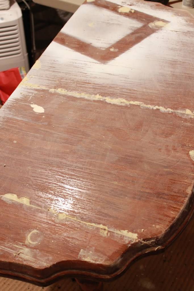 vieille table coupée en deux