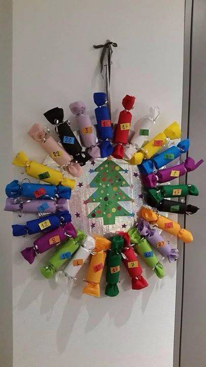 Couronne calendrier de l'avent en rouleaux de papier toilette