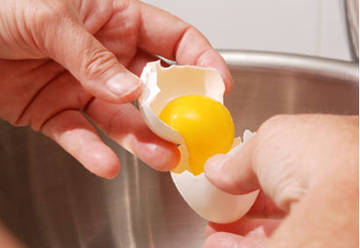 Séparer le blanc du jaune d'oeuf