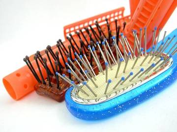 Nettoyer et désinfecter les brosses à cheveux et les peignes