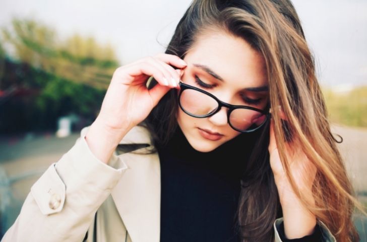 5 choses à ne pas faire quand on porte des lunettes
