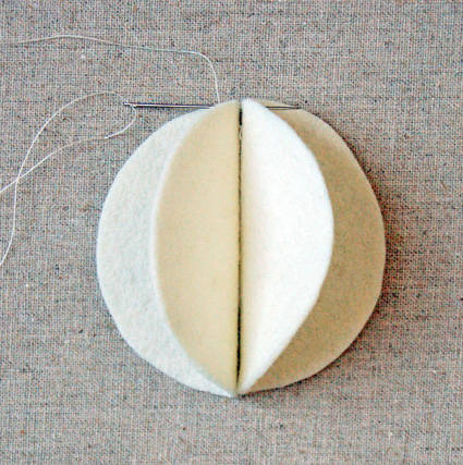 Boules décoratives en feutrine