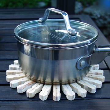Dessous de plat en pinces à linge