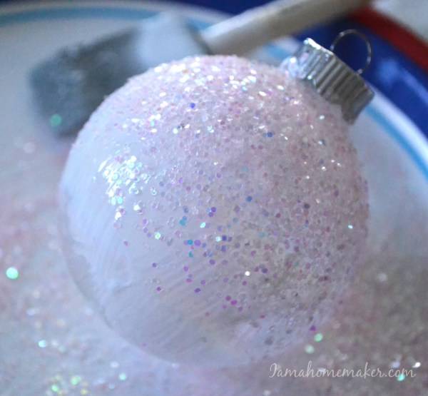 Cupcakes en Forme de Boules de Noël : Gourmandises Festives