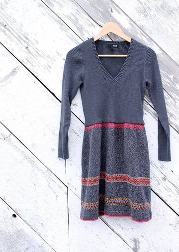 Une jolie robe à partir de deux vieux pulls en laine