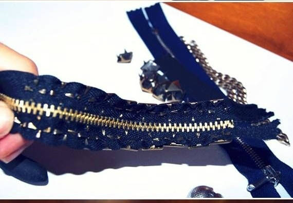 Bracelet de rockeuse avec une fermeture éclair