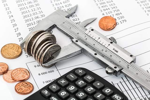 liste des dettes et faire des économies pour les rembourser
