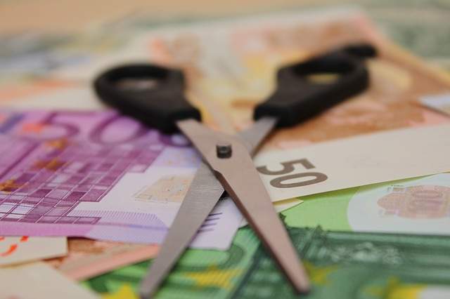 comment couper ses dépenses et faire des économies pour sortir de l'endettement