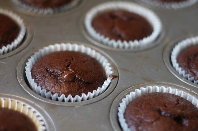 muffins au chocolat dans leur moule