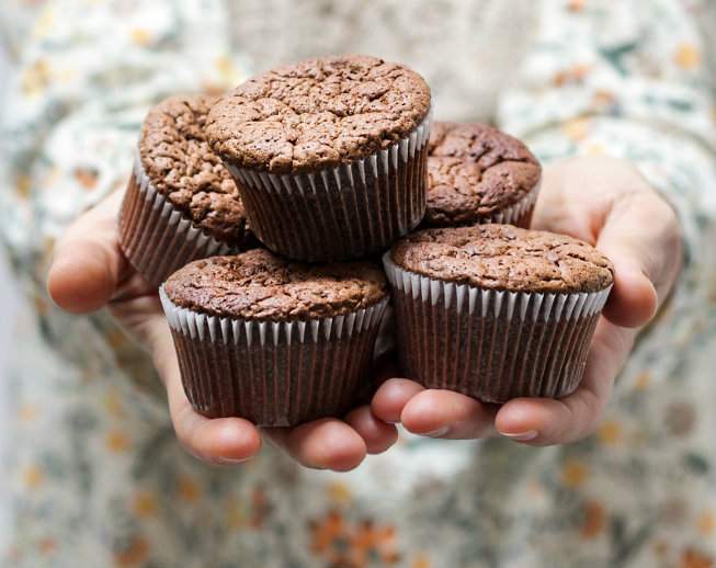 Délicieuse recette de muffins double chocolat, sains et légers, sans farine et presque sans sucre