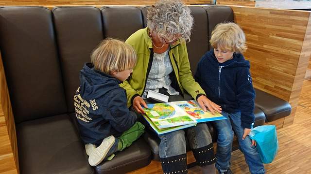 garder ses petits-enfants est une activité qui préserve les fonctions cognitives et diminue les risques de développer la maladie de la démence