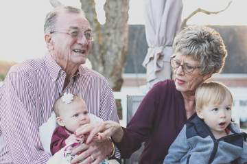 Grands-parents : Garder les petits-enfants est le secret pour vivre longtemps et en bonne santé