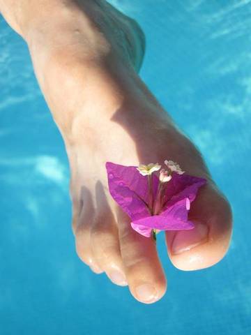 Réparer un ongle cassé avec un sachet de thé