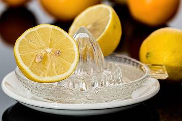 Extraire le maximum de jus d'un citron