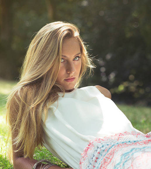 Cheveux blonds qui virent au vert