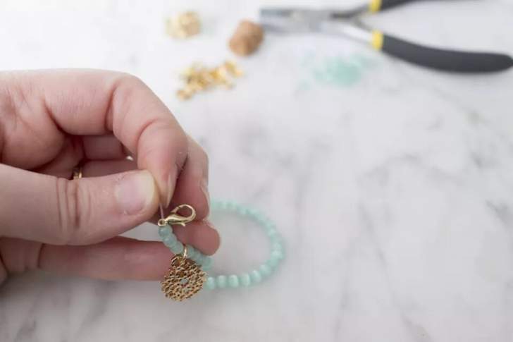 continuer à remplir le bracelet