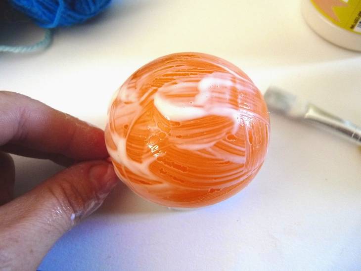 Guirlande lumineuse en boules de laine