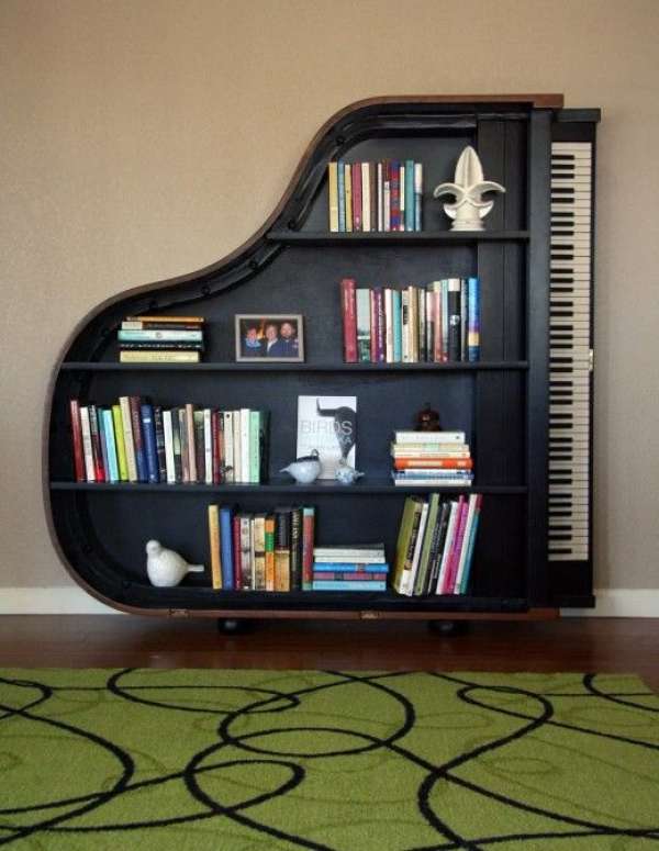 Un piano à livres