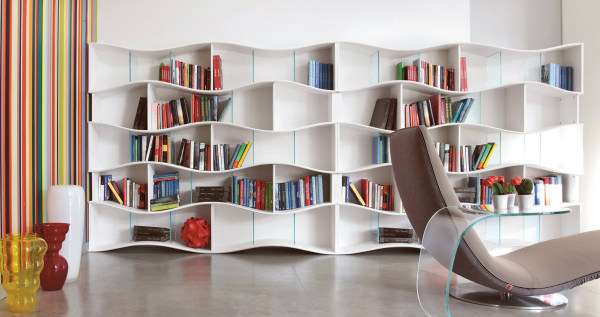 Une bibliothèque au design moderne