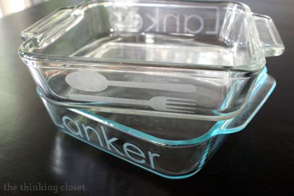 De la vaisselle en verre avec un message ou un dessin personnalisé spécialement pour mémé