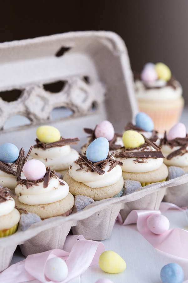 Cupcakes décorés avec des petits œufs de Pâques