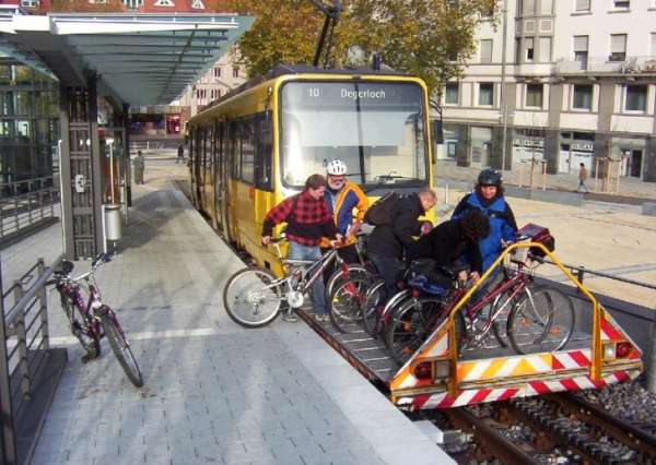Ce train a un parking à vélos pour les cyclistes
