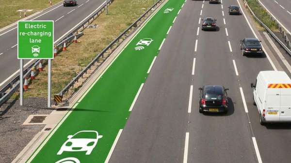L'autoroute a une voie spéciale qui recharge sans fil les voitures électriques pendant la conduite