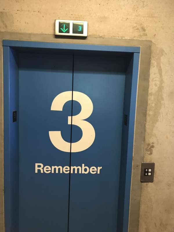Avec cet ascenseur, vous n'oublierez jamais à quel étage vous vous êtes garé