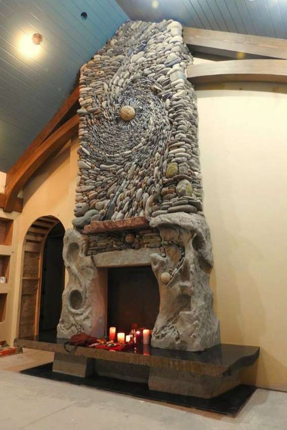 Une cheminée sculpture d'art