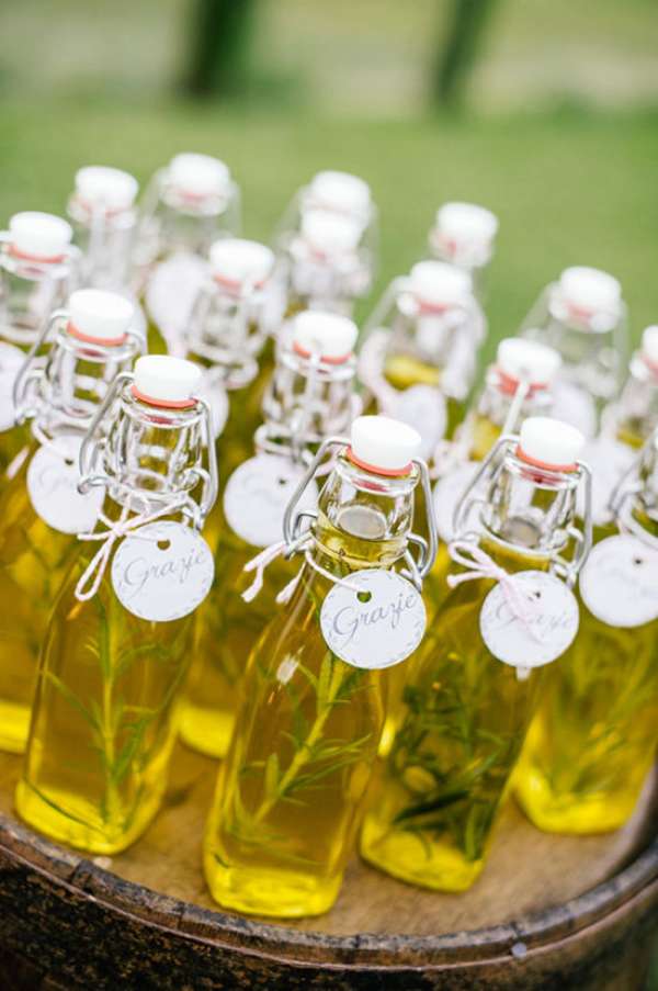 Petite bouteille d'huile d'olive aux herbes