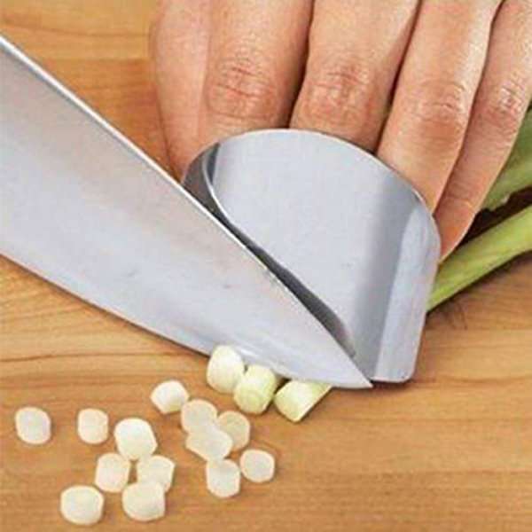 Protège doigts en acier pour couper et trancher les légumes tout en protégeant sa manucure