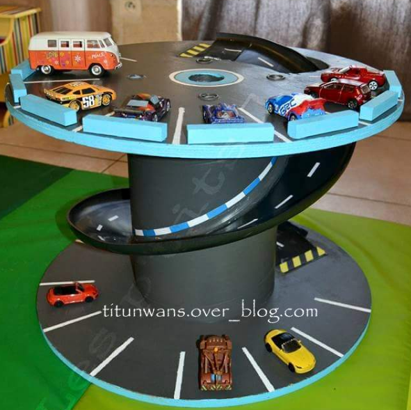 Une table de jeu pour voitures de courses