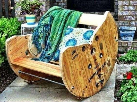 Une chaise pour le jardin à partir d'un touret