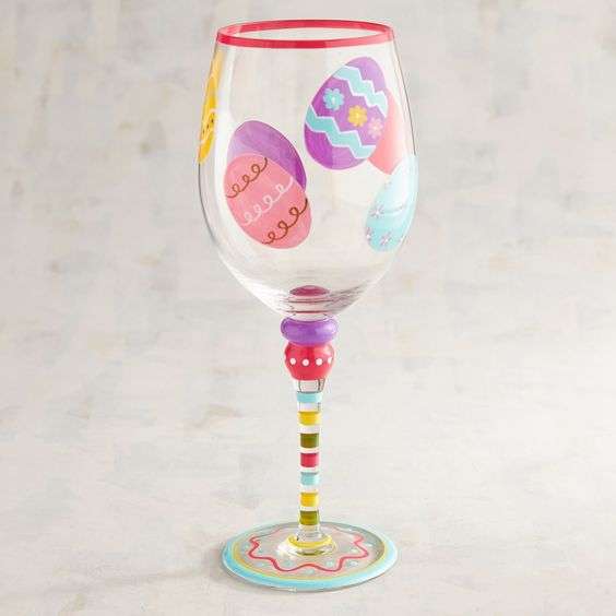 Verre à vin décoratif aux couleurs printanières pour Pâques