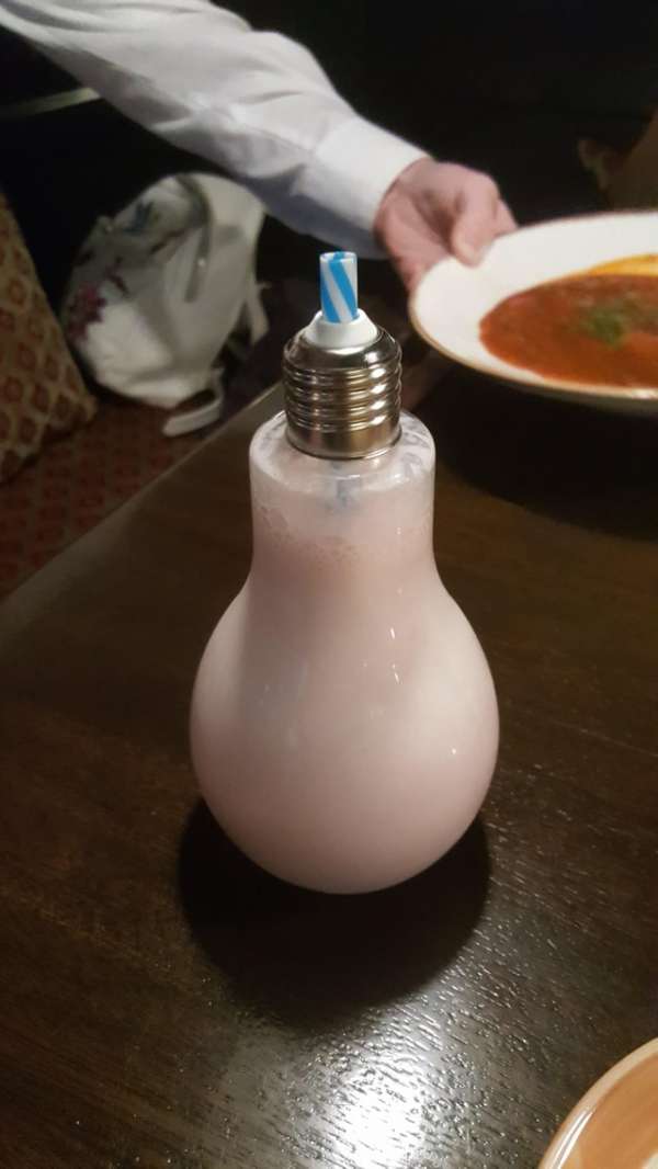 Un verre en forme d'ampoule