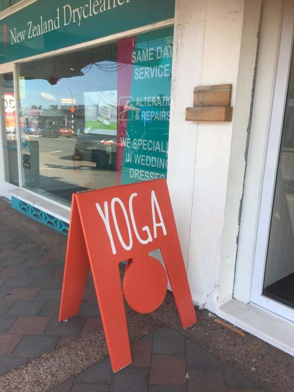 La meilleure enseigne de studio de Yoga