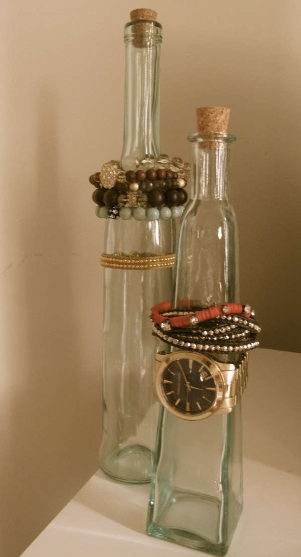 Bouteilles en verre pour ranger bracelets et les montres