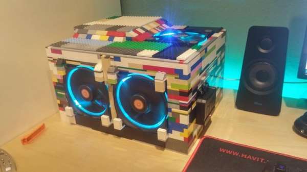 Un génie a construit une caisse à amplificateurs en LEGO