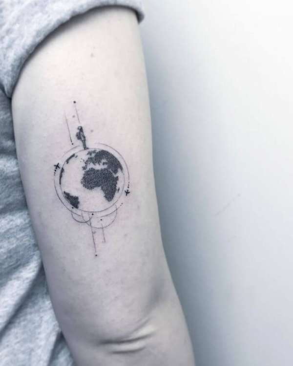 Un tatouage parfait pour les globe-trotters