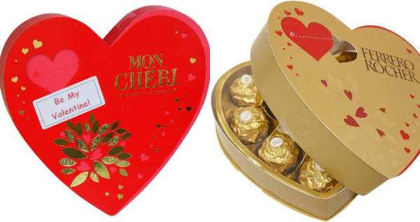 Une jolie boite de Ferrero Rocher ou de chocolats Mon Chéri en forme de cœur
