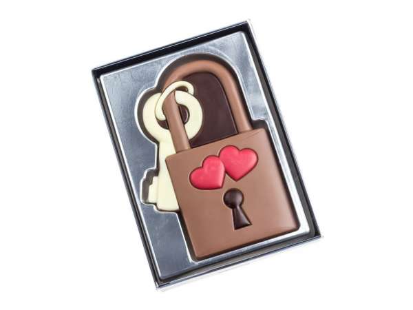 Une tablette de chocolat en forme de cadenas romantique