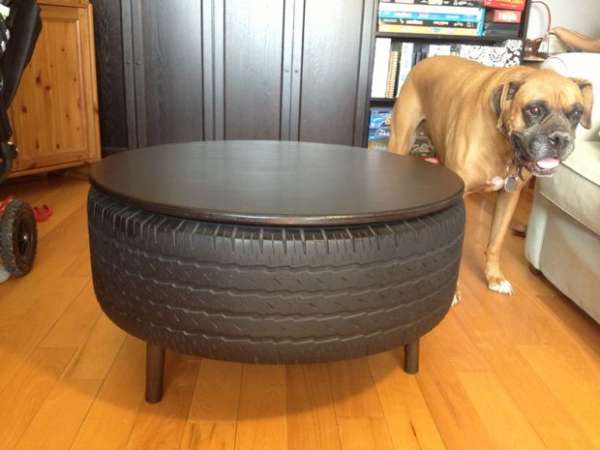 Table basse avec un pneu