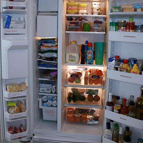 Etiquetez chaque partie de votre frigo pour un rangement efficace