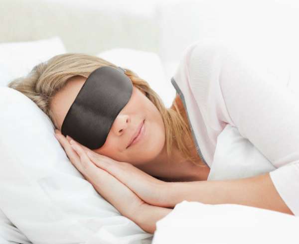 Masque de sommeil qui améliore la circulation sanguine, efface les cernes et peut être appliqué chaud ou froid