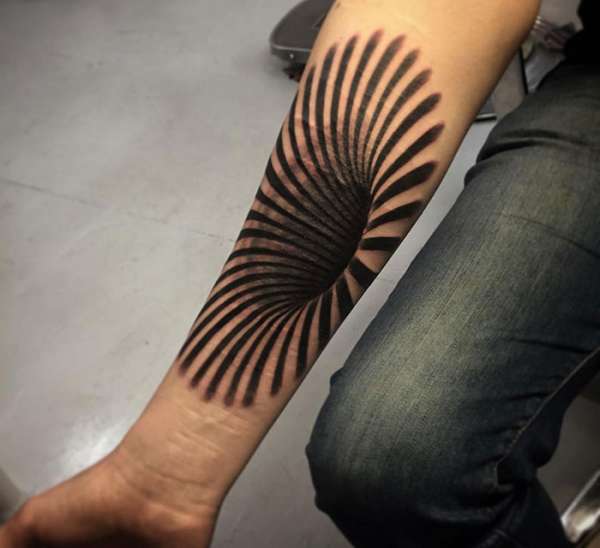 Un tatouage avec une illusion d'optique des plus impressionnantes