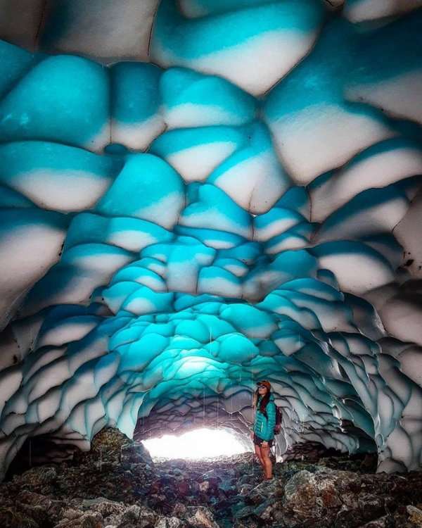 Une grotte de glace en Patagonie